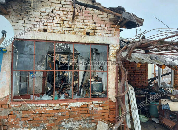 С опасност за живота е пострадалата при пожар жена 