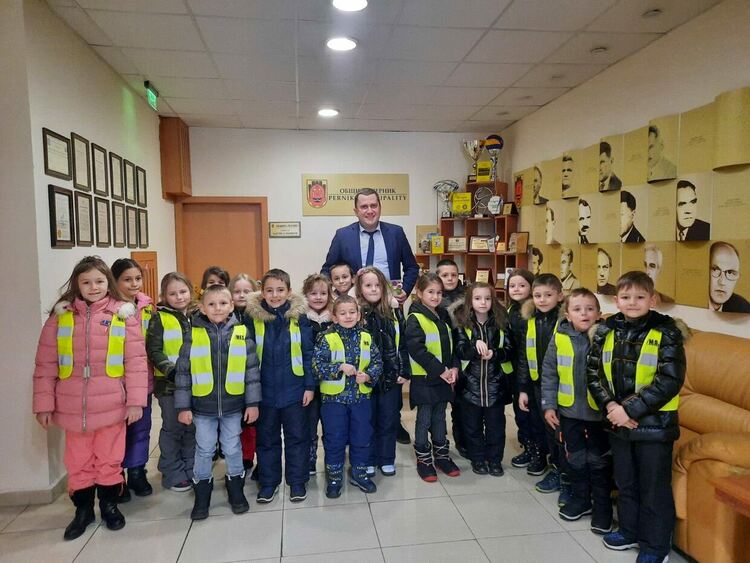 Празник с кауза организираха ДЮТ „Мускетарите“ при ЦПЛР-ОДК Перник по случай първи март