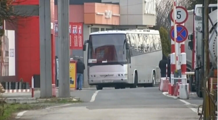 4 автобуса с българи от Киев преминаха украинско-румънската граница