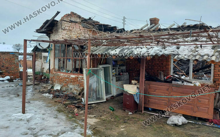 С опасност за живота е пострадалата при пожар жена 