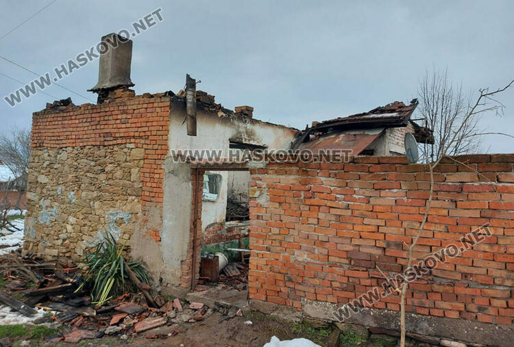 С опасност за живота е пострадалата при пожар жена 