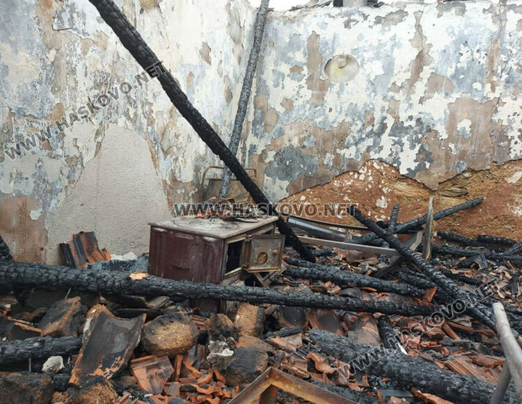 С опасност за живота е пострадалата при пожар жена 