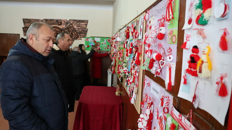 Кметът инж. Изет Шабан откри изложба от мартеници, изработени от деца и ученици от Ардино
