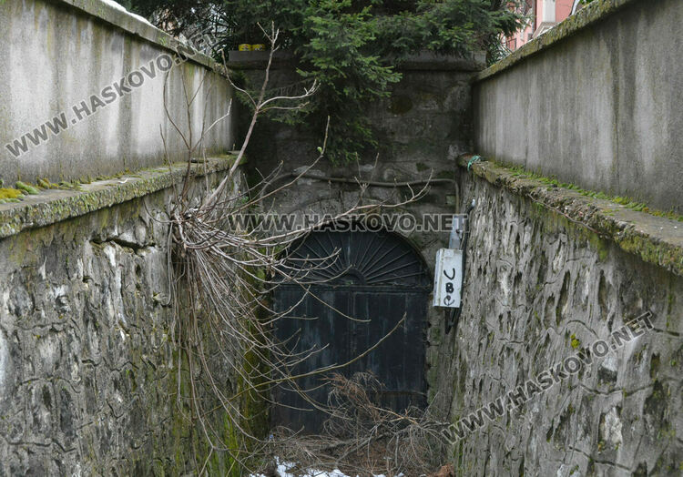 Бомбоубежищата в Хасково в окаяно състояние
