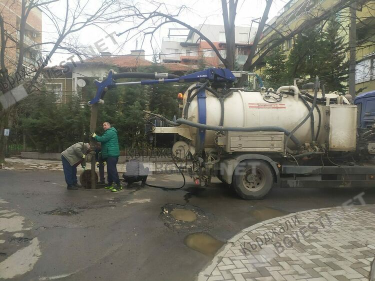 Лошо проектиране води до задръстване на канализацията на нови кооперации в центъра на Кърджали