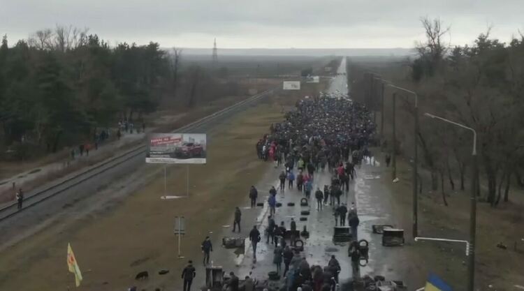 Служителите на Запорожката АЕЦ излязоха на пътя, за да не пуснат военните.