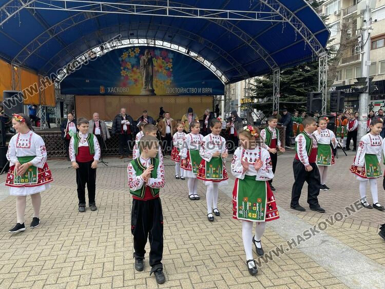 Хасково чества 144 г. от Освобождението на България, развяха руското знаме