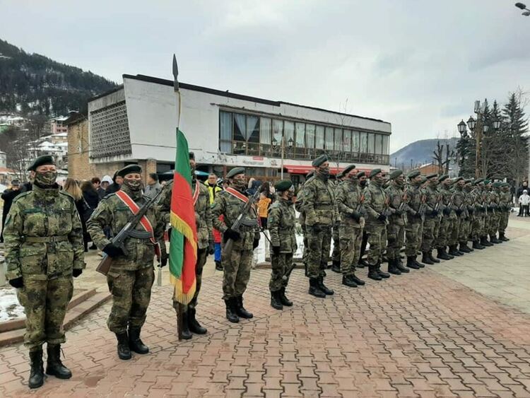 Без провокации, без руски или украински знамена  премина официалното честване на 3 март в Смолянско/галерия/