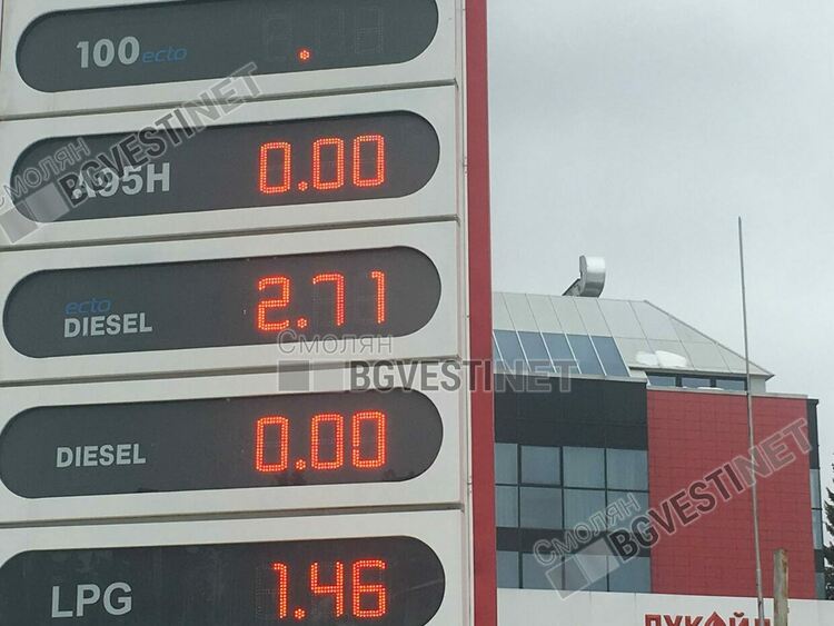 Снощните опашки за гориво доведоха до липса на най-продаваните бензин и нафта в някои от бензиностанциите в Смолян /галерия/