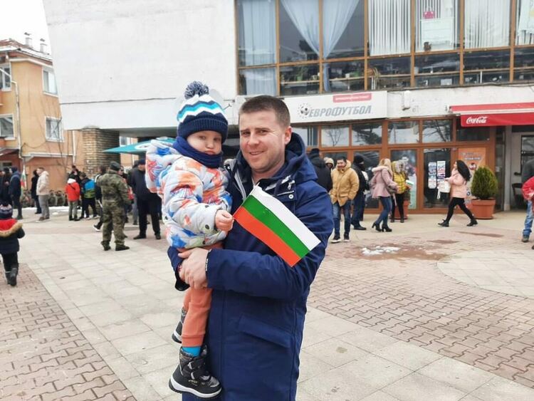 Без провокации, без руски или украински знамена  премина официалното честване на 3 март в Смолянско/галерия/