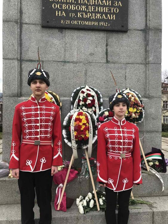 Езиковата гимназия „Христо Ботев“ отбеляза 144 години от Освобождението на България