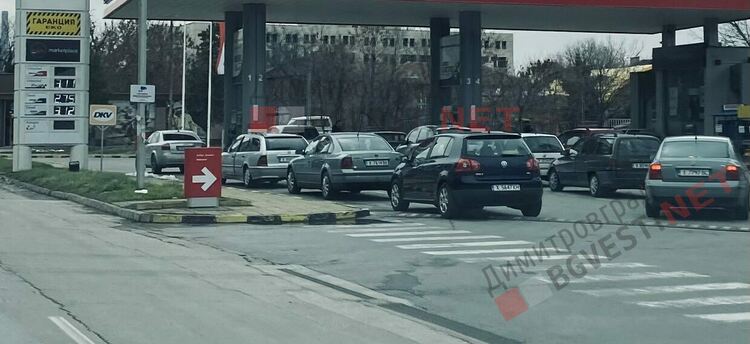 Бензиностанциите промениха цените на горивата на връх Националния празник, объркаха шофьорите