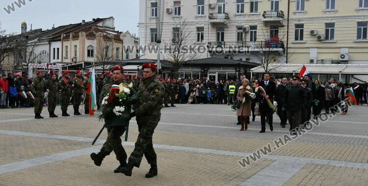 Хасково чества 144 г. от Освобождението на България, развяха руското знаме