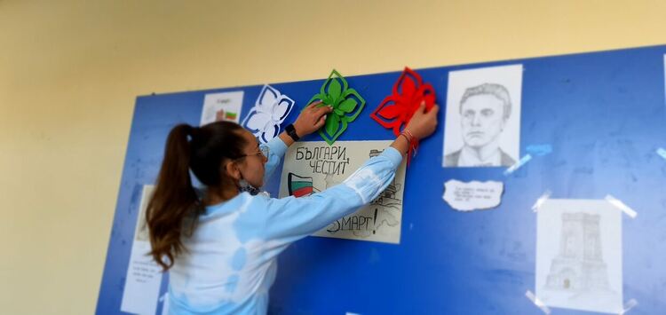 Празнична украса за празника  във Финансово-стопанската гимназия