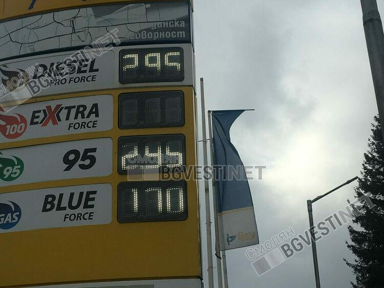 Снощните опашки за гориво доведоха до липса на най-продаваните бензин и нафта в някои от бензиностанциите в Смолян /галерия/