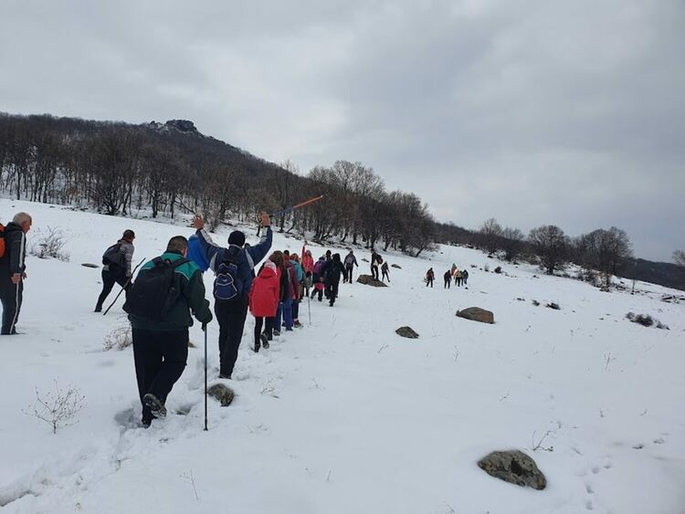 Туристите също издигнаха националното знаме за празника