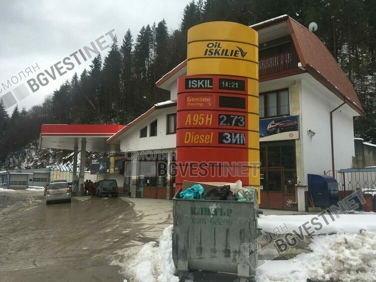 Снощните опашки за гориво доведоха до липса на най-продаваните бензин и нафта в някои от бензиностанциите в Смолян /галерия/