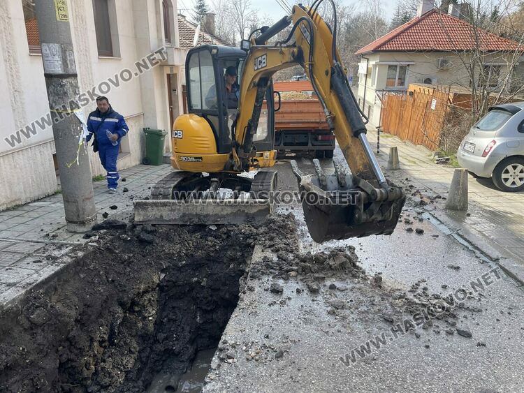 Затвориха улица в Хасково заради ВиК авария