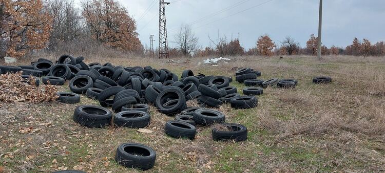 Читател: Ново сметище от стари гуми край Хасково