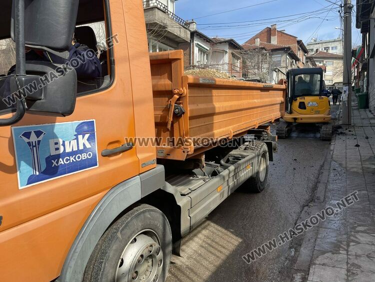 Затвориха улица в Хасково заради ВиК авария