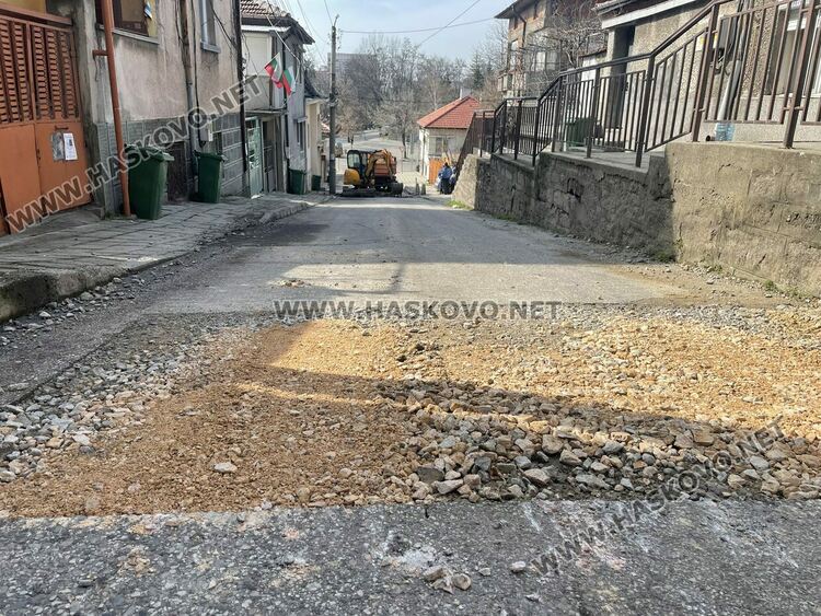 Затвориха улица в Хасково заради ВиК авария