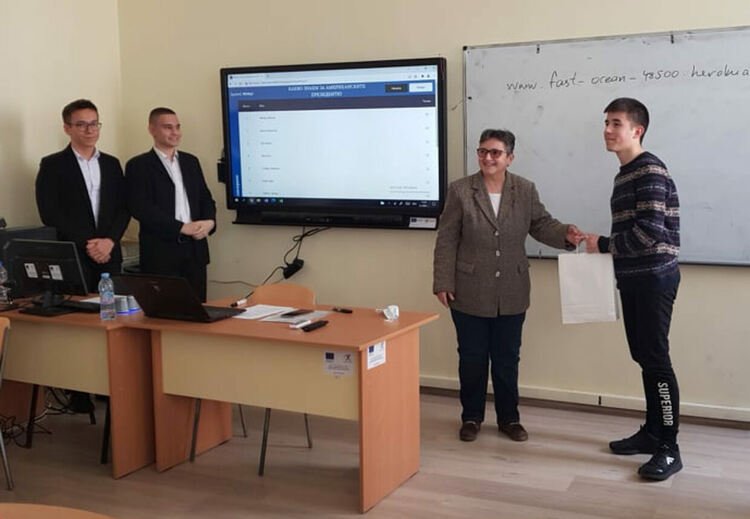 Интернет игра "Какво знаем за американските президенти" в Месеца на Америка в Кърджали