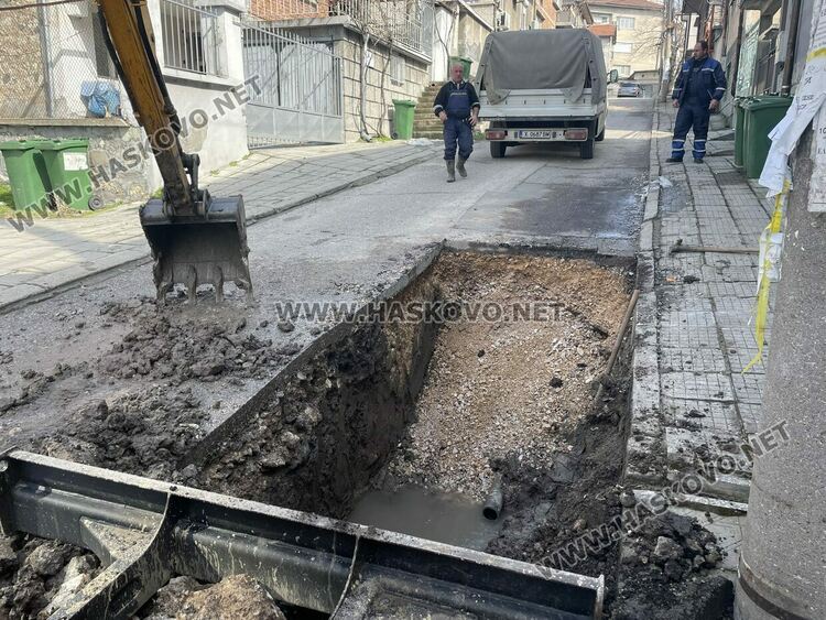 Затвориха улица в Хасково заради ВиК авария