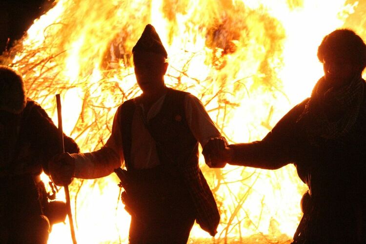 В Чепеларе ще празнуват Сирни Заговезни с огън, програма и почерпка