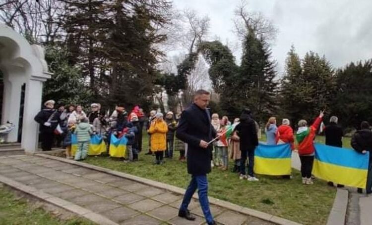 ГЕРБ-Варна обърна гръб на войната и бежанците, варненци обърнаха гръб на Портних