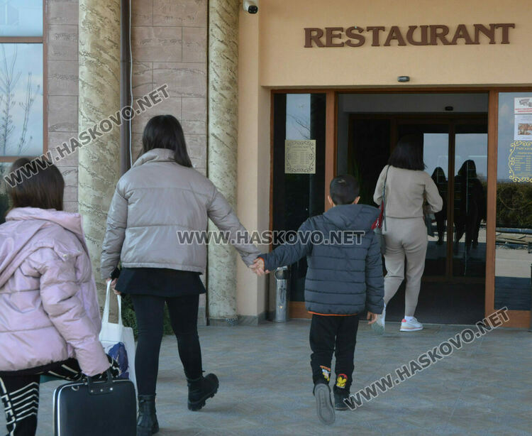 27 украинци пристигнаха в Хасковско, очакват още