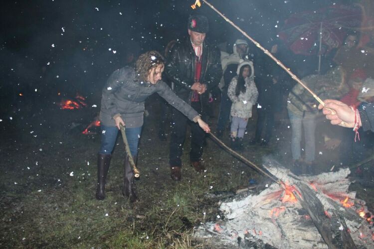 Огнени чавги полетяха в Бряст на Сирни Заговезни