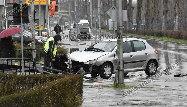 Три коли се разбиха на “Лебеда” 