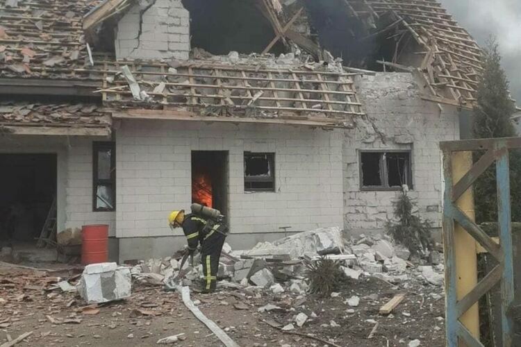 Нощни бомбардировки и обстрел по градове в Източна и Централна Украйна