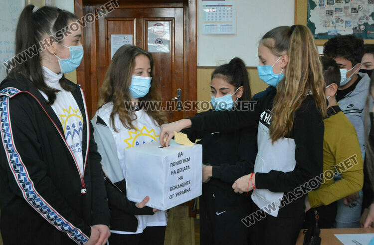 Учениците от СУ “Паисий Хилендарски“ с подадена ръка към бежанците от Украйна и благотворителна акция