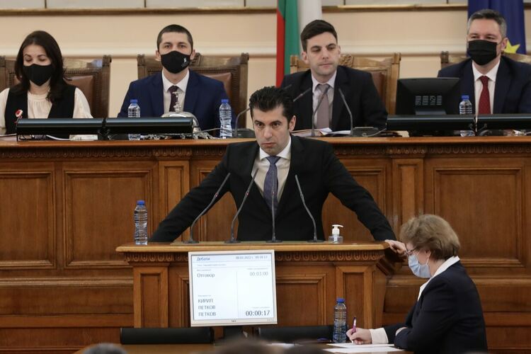 Кирил Петков: Няма риск за доставките на петрол