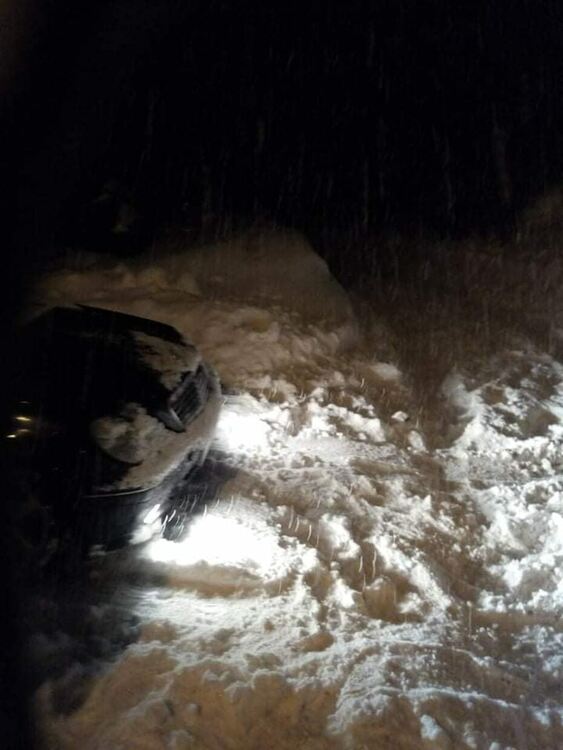 Жители на "Езерово" към еТВ: " Елате да видите улиците ни...бутаме коли да се приберем по домовете си"