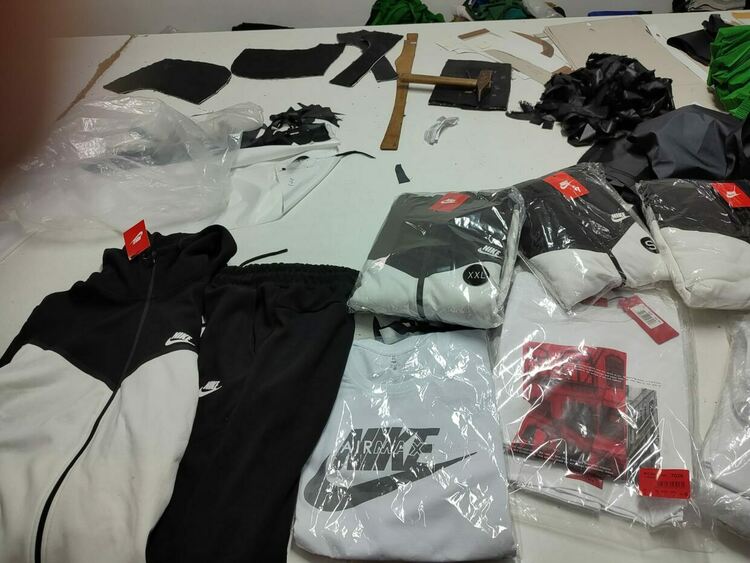 Откриха стоки менте в три търговски обекта в Хасково и на Неделен пазар