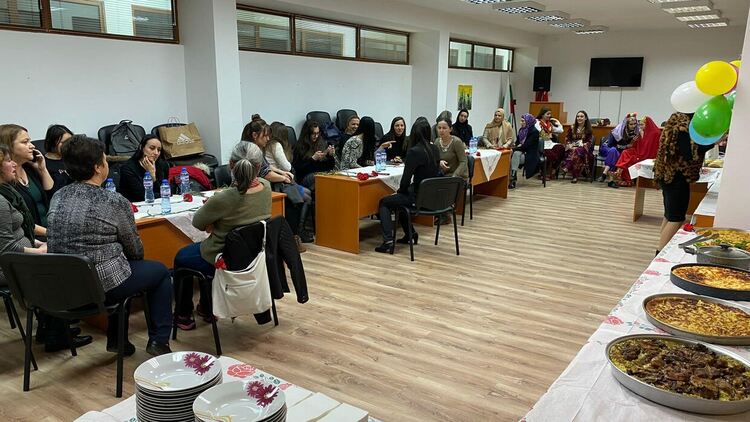 Дамите от читалище “Юмер Лютфи” отбелязаха Деня на жената с кулинарна изложба