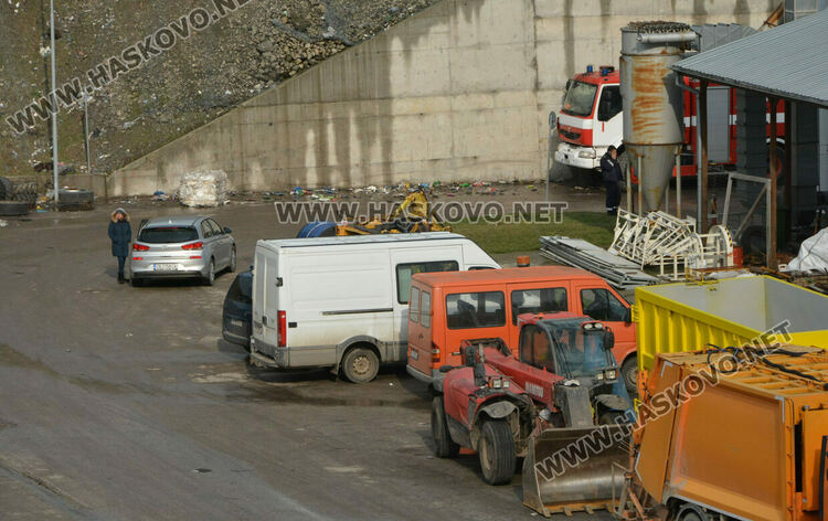 Мъж на около 35 години падна в машина за балиране в депото край Гарваново