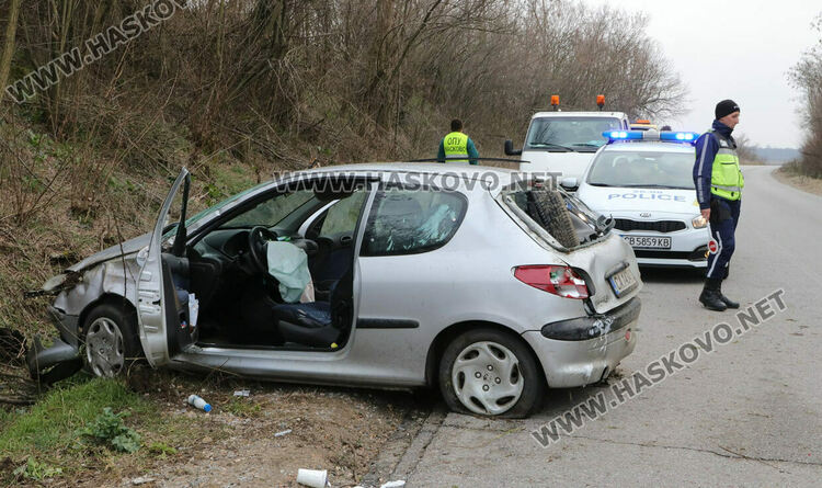 Мъж и жена пострадаха при катастрофа с Пежо
