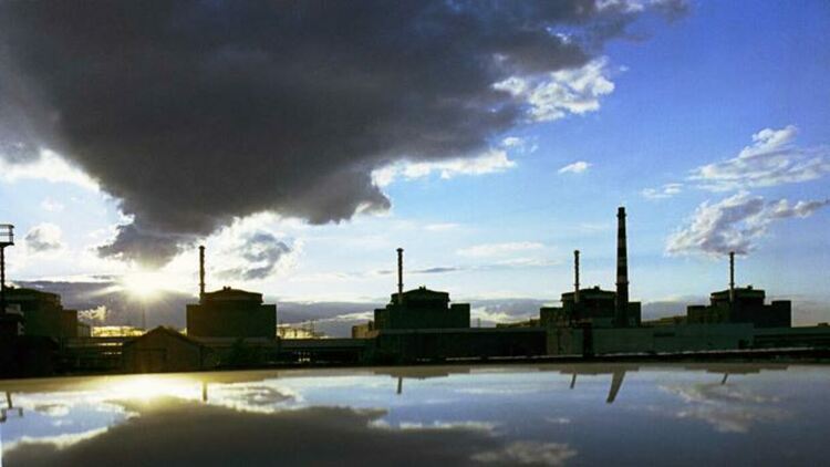 Работещите в Запорожката АЕЦ са заложници от 4 дни 