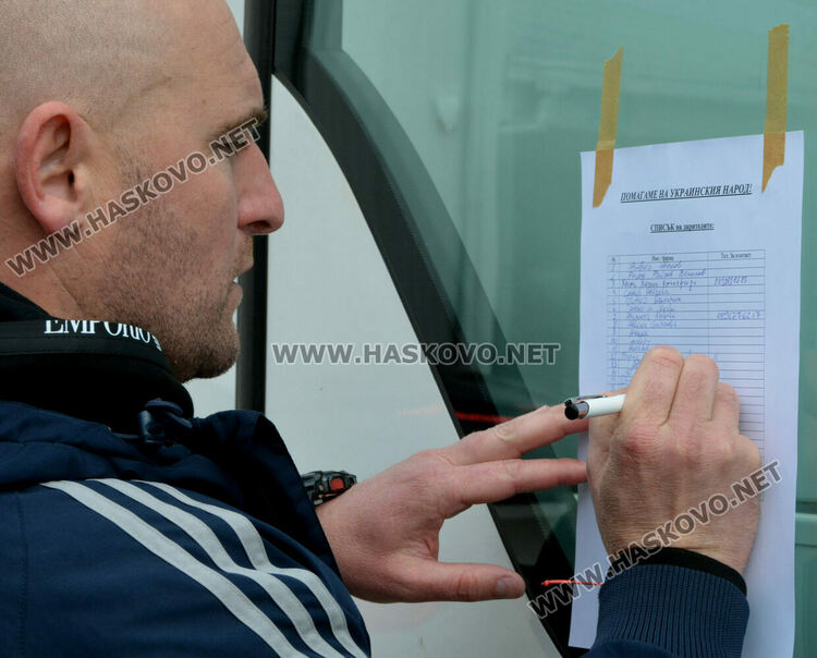 Автобус с помощи тръгна за Украйна, осигуряват и транспорт за бежанци