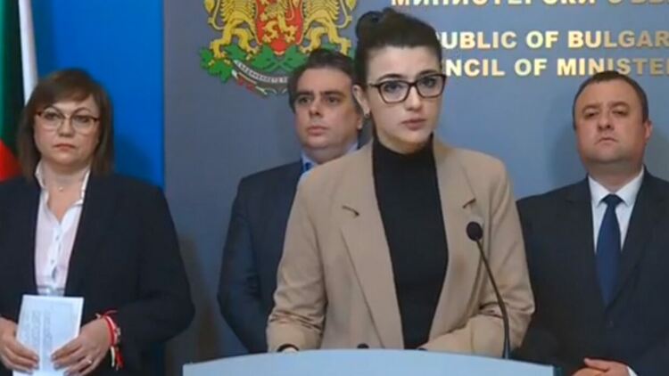 България няма да изпраща изтребители към Украйна