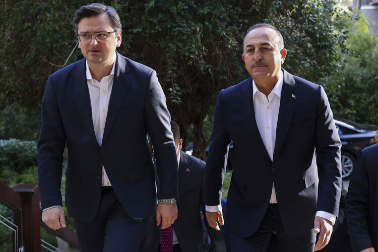 Започна тристранна среща на министрите на външните работи на Турция, Украйна и Русия в Анталия