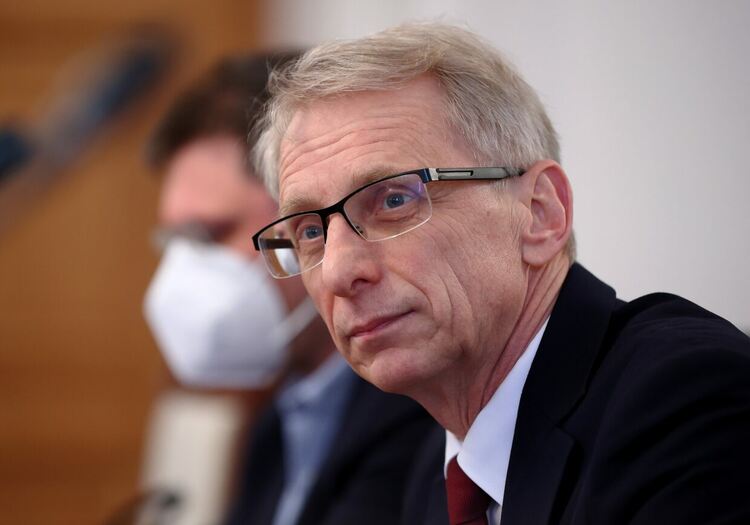 Учебната година да започва на 7 септември и да е удъжена за 1-6 клас, предлага Денков