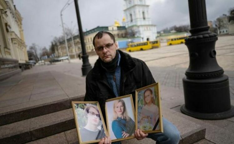 Историята на убитото украинско семейство, чиято снимка обиколи света
