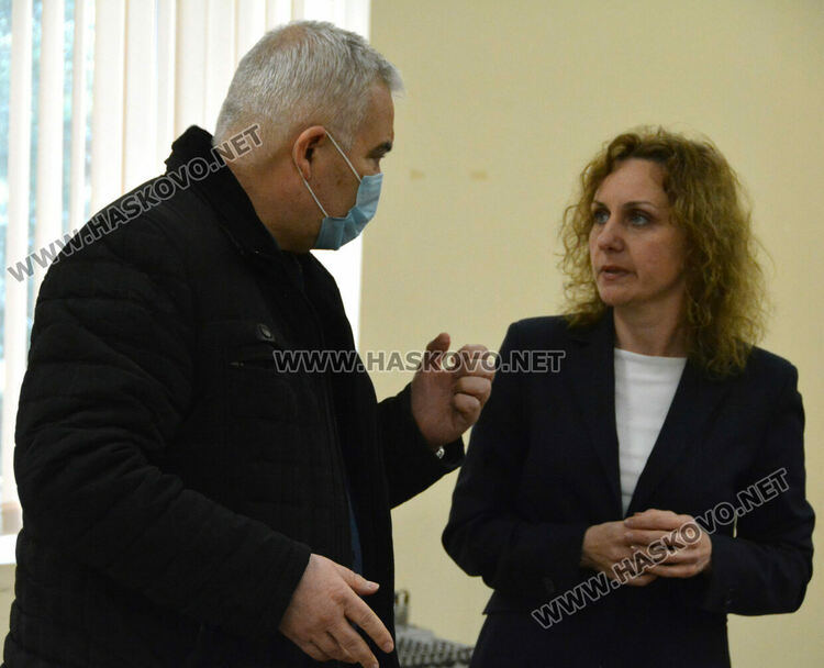 Комисар Николай Вълчев и областния управител на Хасково Катя Панева