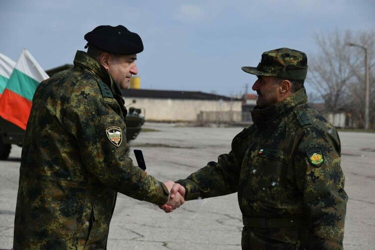 Честваха Деня на ракетните войски и Артилерията на Българската армия 