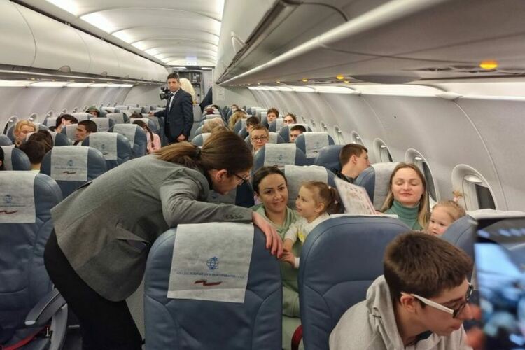 Правителственият самолет Airbus A 319 прибра от молдовската столица Кишинев 68 бежанци от Украйна при визитата на министъра на външните работи Теодора Генчовска на 8 март.