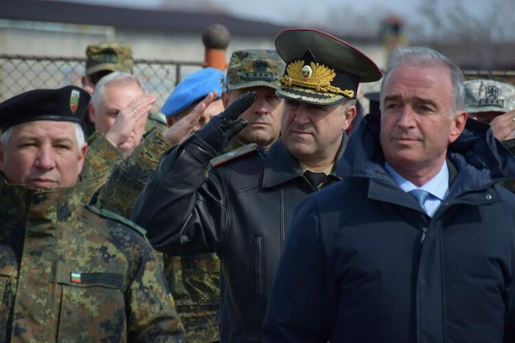 Честваха Деня на ракетните войски и Артилерията на Българската армия 